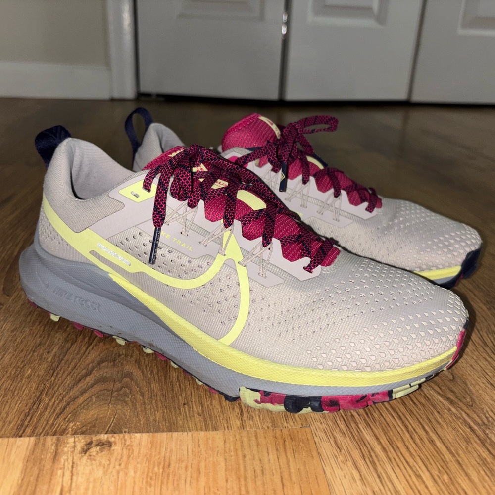 Nike Pegasus Trail 4 Women’s Size 11